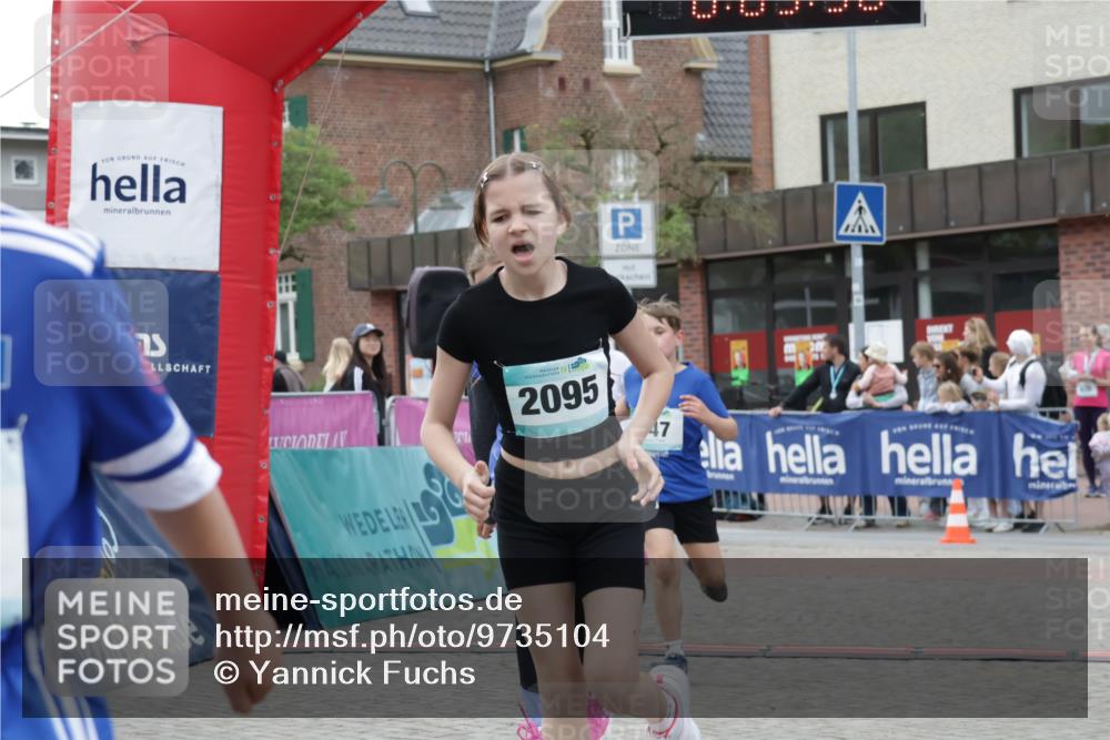 10.05.2026 - 8. Wedeler Halbmarathon Yannick Fuchs http://msf.ph/oto/9735104 10.05.2026 12:48:26 Ziel 147, 607, 609, 728, 2095, 2172 meine-sportfotos.de