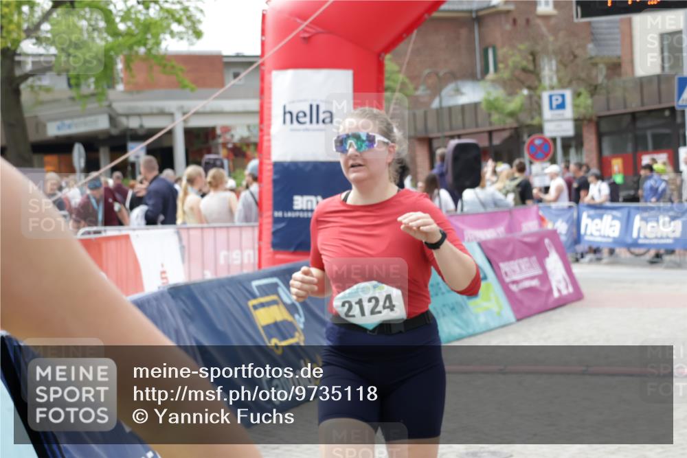 10.05.2026 - 8. Wedeler Halbmarathon Yannick Fuchs http://msf.ph/oto/9735118 10.05.2026 11:54:50 Ziel 342, 2124 meine-sportfotos.de