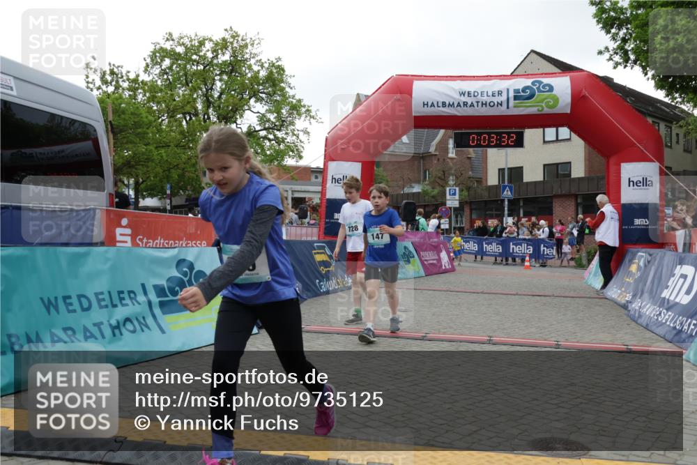10.05.2026 - 8. Wedeler Halbmarathon Yannick Fuchs http://msf.ph/oto/9735125 10.05.2026 12:48:29 Ziel 147, 609, 728, 2095, 2150 meine-sportfotos.de