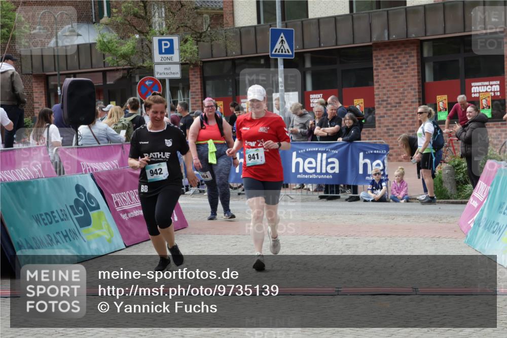 10.05.2026 - 8. Wedeler Halbmarathon Yannick Fuchs http://msf.ph/oto/9735139 10.05.2026 11:54:56 Ziel 941, 942 meine-sportfotos.de