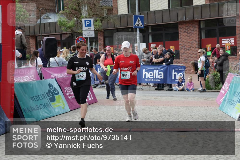 10.05.2026 - 8. Wedeler Halbmarathon Yannick Fuchs http://msf.ph/oto/9735141 10.05.2026 11:54:57 Ziel 941, 942 meine-sportfotos.de
