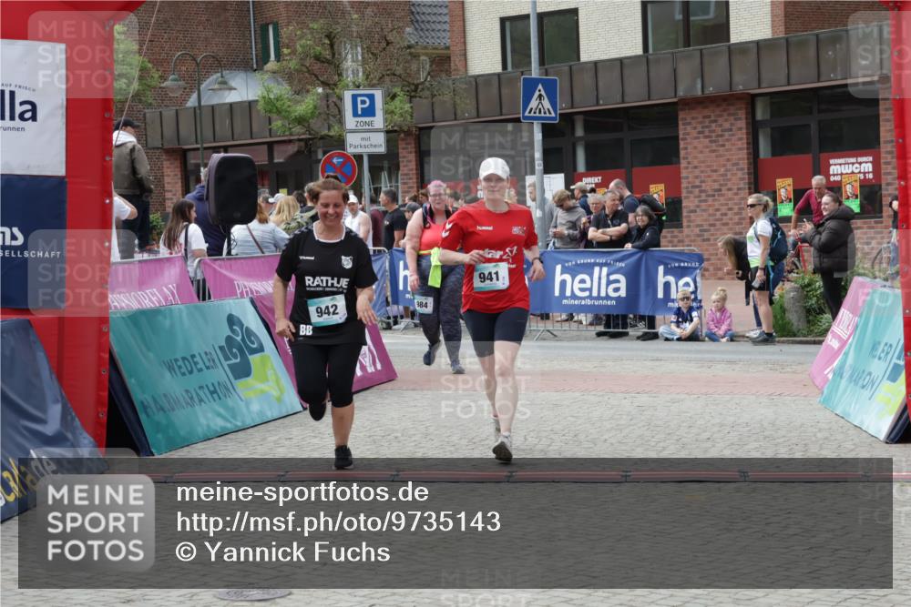 10.05.2026 - 8. Wedeler Halbmarathon Yannick Fuchs http://msf.ph/oto/9735143 10.05.2026 11:54:57 Ziel 941, 942 meine-sportfotos.de