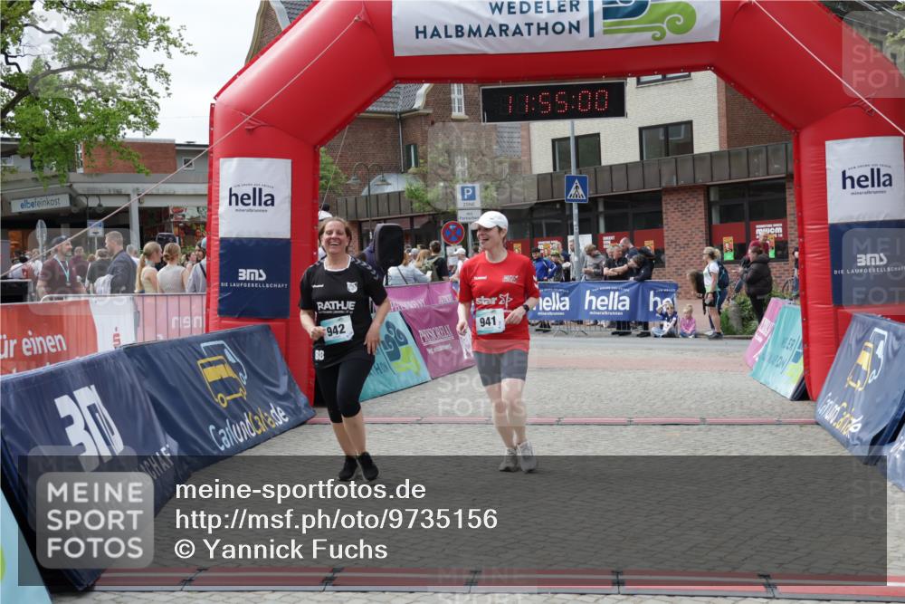 10.05.2026 - 8. Wedeler Halbmarathon Yannick Fuchs http://msf.ph/oto/9735156 10.05.2026 11:54:58 Ziel 941, 942, 984 meine-sportfotos.de