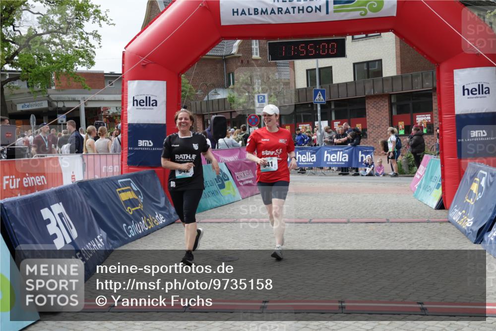 10.05.2026 - 8. Wedeler Halbmarathon Yannick Fuchs http://msf.ph/oto/9735158 10.05.2026 11:54:58 Ziel 941, 942, 984 meine-sportfotos.de