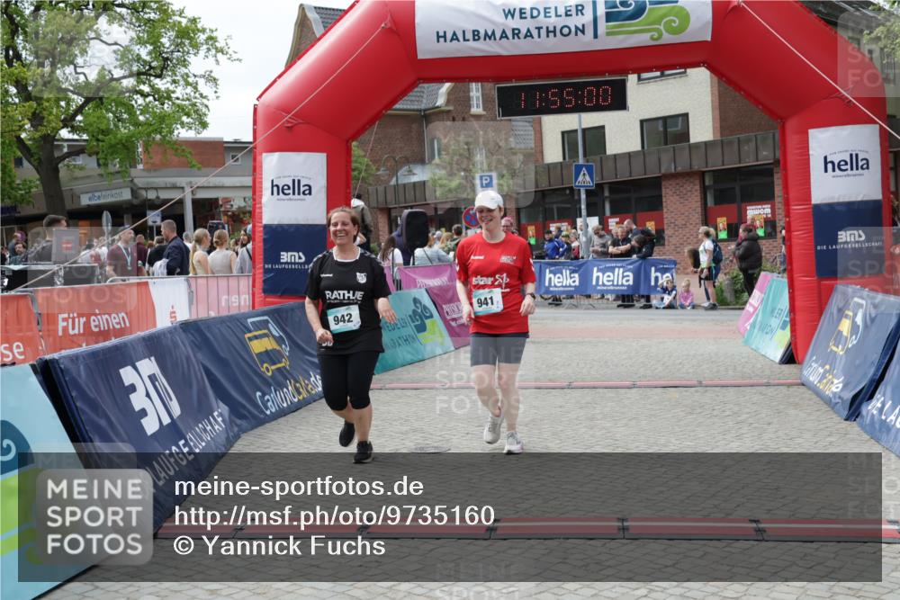 10.05.2026 - 8. Wedeler Halbmarathon Yannick Fuchs http://msf.ph/oto/9735160 10.05.2026 11:54:58 Ziel 941, 942, 984 meine-sportfotos.de