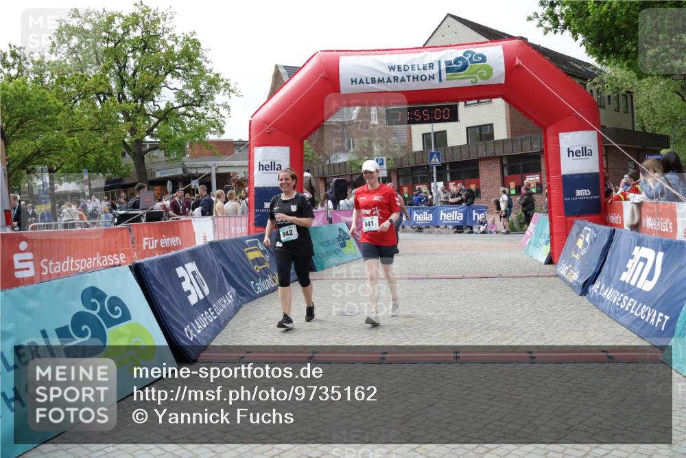 10.05.2026 - 8. Wedeler Halbmarathon Yannick Fuchs http://msf.ph/oto/9735162 10.05.2026 11:54:59 Ziel 941, 942, 984 meine-sportfotos.de
