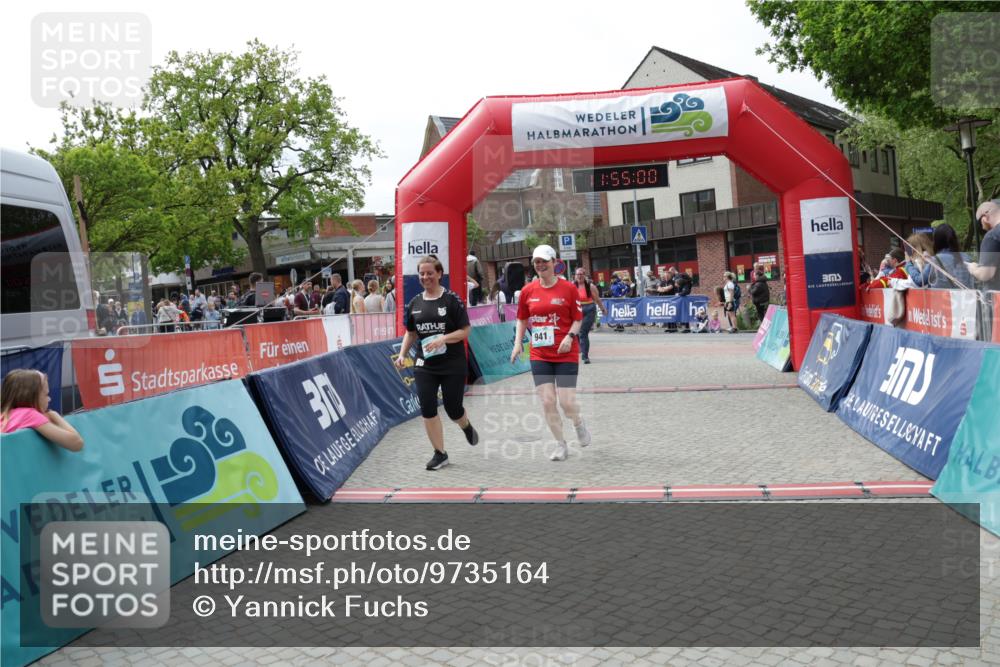 10.05.2026 - 8. Wedeler Halbmarathon Yannick Fuchs http://msf.ph/oto/9735164 10.05.2026 11:54:59 Ziel 941, 942, 984 meine-sportfotos.de