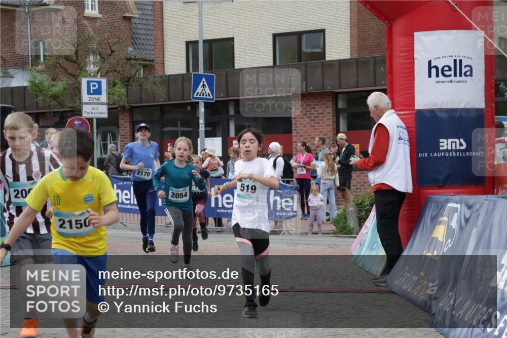 10.05.2026 - 8. Wedeler Halbmarathon Yannick Fuchs http://msf.ph/oto/9735165 10.05.2026 12:48:34 Ziel 197, 519, 2054, 2063, 2066, 2150, 2170 meine-sportfotos.de