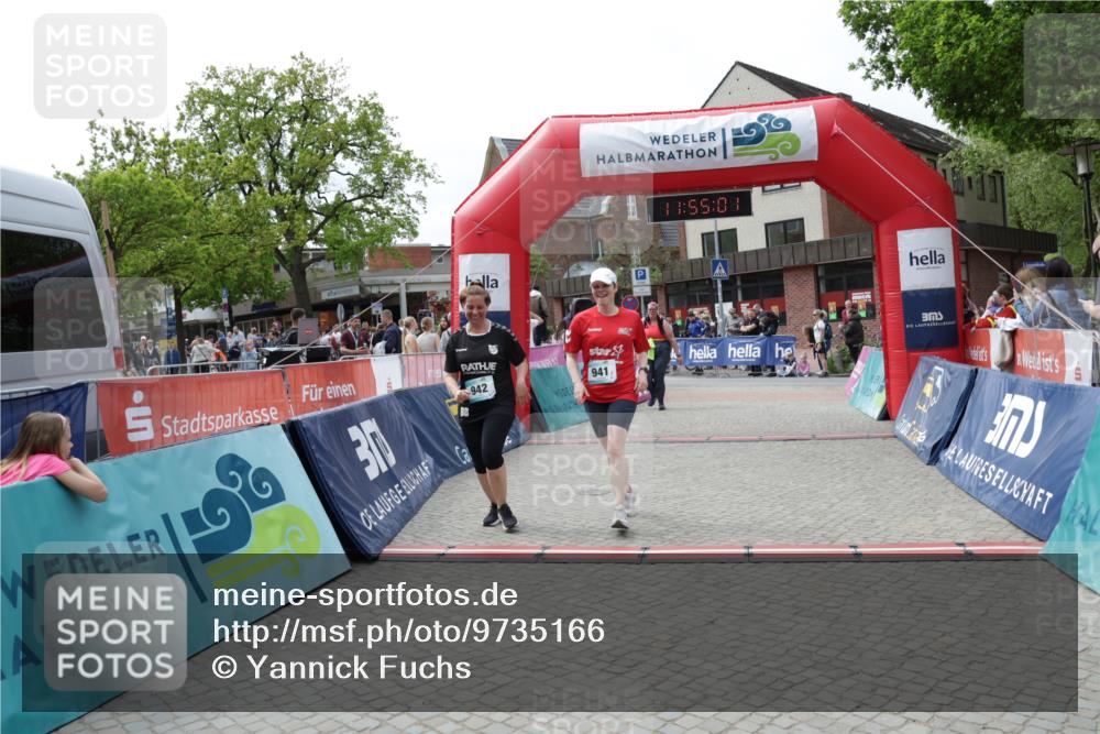 10.05.2026 - 8. Wedeler Halbmarathon Yannick Fuchs http://msf.ph/oto/9735166 10.05.2026 11:54:59 Ziel 941, 942, 984 meine-sportfotos.de
