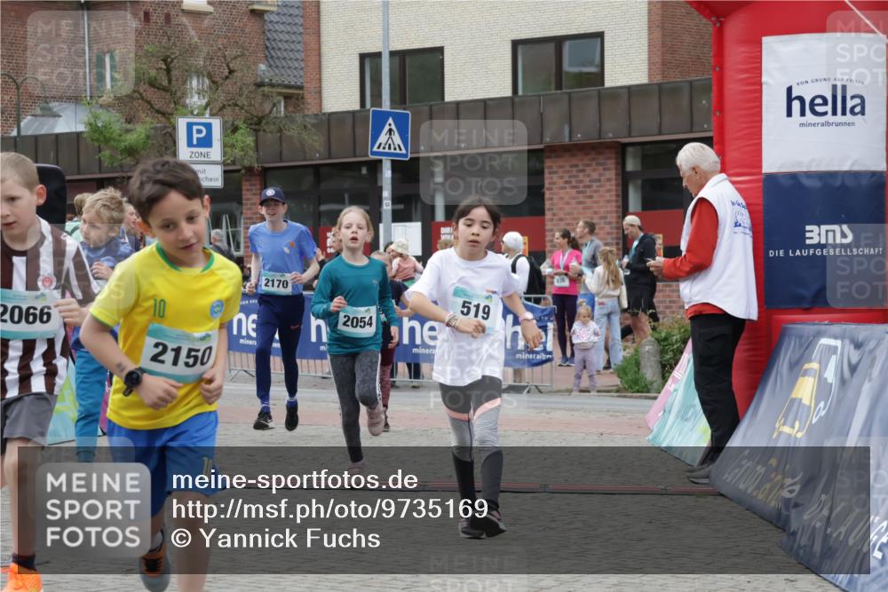 10.05.2026 - 8. Wedeler Halbmarathon Yannick Fuchs http://msf.ph/oto/9735169 10.05.2026 12:48:35 Ziel 197, 519, 2054, 2063, 2066, 2110, 2150, 2170 meine-sportfotos.de