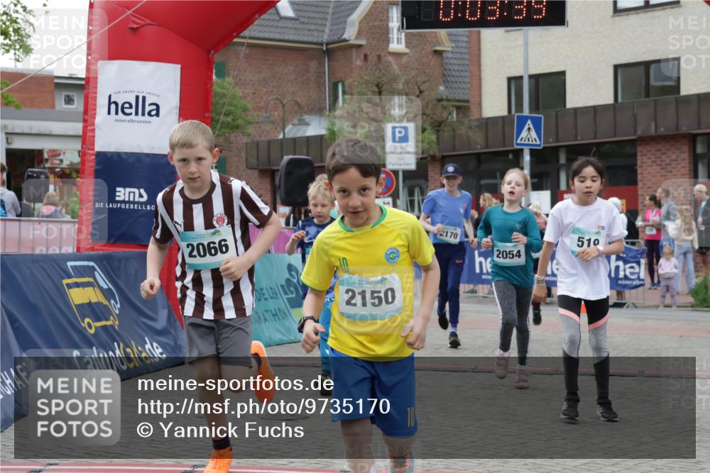 10.05.2026 - 8. Wedeler Halbmarathon Yannick Fuchs http://msf.ph/oto/9735170 10.05.2026 12:48:35 Ziel 197, 519, 2054, 2063, 2066, 2110, 2150, 2170 meine-sportfotos.de