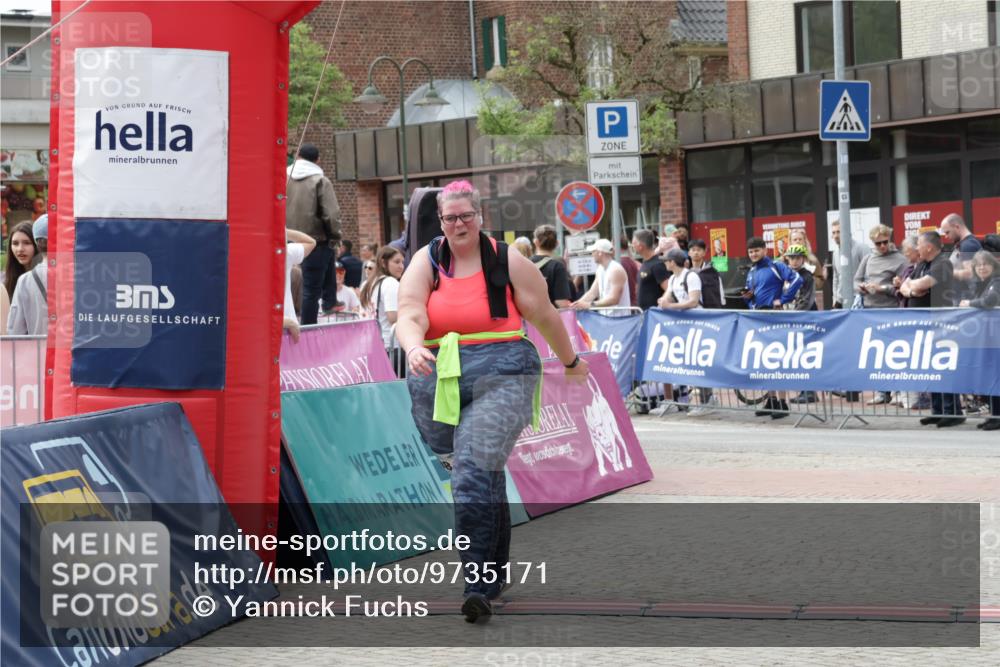 10.05.2026 - 8. Wedeler Halbmarathon Yannick Fuchs http://msf.ph/oto/9735171 10.05.2026 11:55:02 Ziel 941, 942, 984 meine-sportfotos.de