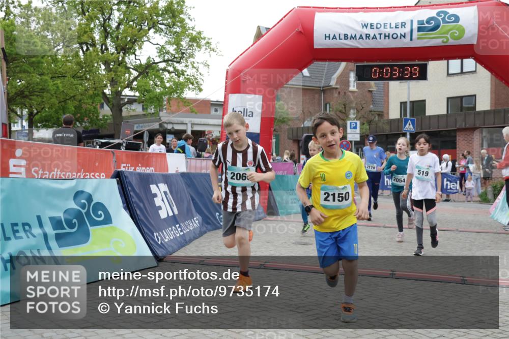 10.05.2026 - 8. Wedeler Halbmarathon Yannick Fuchs http://msf.ph/oto/9735174 10.05.2026 12:48:35 Ziel 197, 519, 2054, 2063, 2066, 2110, 2150, 2170 meine-sportfotos.de