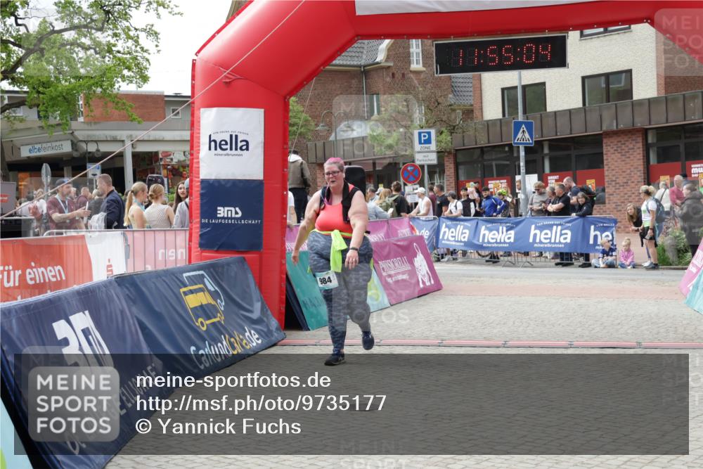 10.05.2026 - 8. Wedeler Halbmarathon Yannick Fuchs http://msf.ph/oto/9735177 10.05.2026 11:55:02 Ziel 941, 942, 984 meine-sportfotos.de