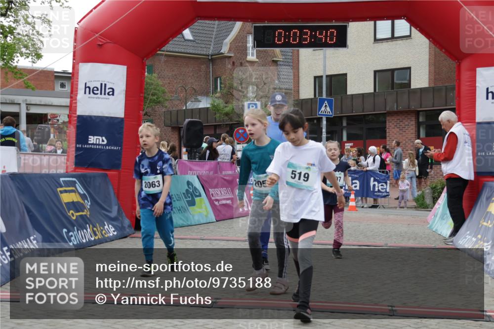 10.05.2026 - 8. Wedeler Halbmarathon Yannick Fuchs http://msf.ph/oto/9735188 10.05.2026 12:48:37 Ziel 197, 519, 2054, 2063, 2066, 2110, 2150, 2170 meine-sportfotos.de