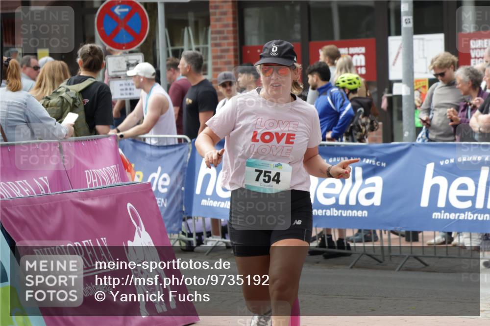 10.05.2026 - 8. Wedeler Halbmarathon Yannick Fuchs http://msf.ph/oto/9735192 10.05.2026 11:55:08 Ziel 754, 984 meine-sportfotos.de