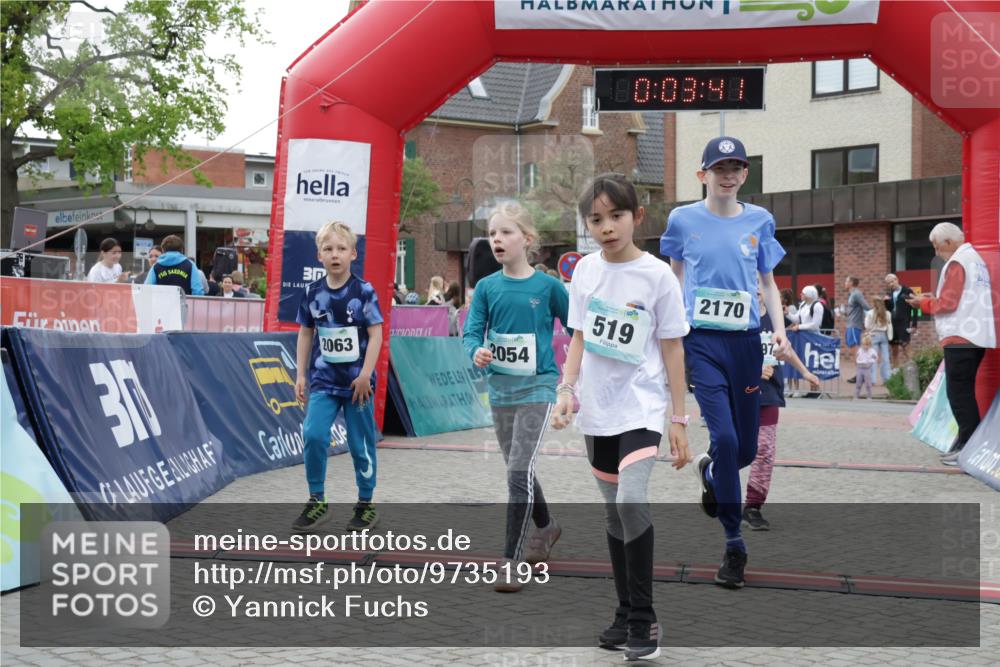 10.05.2026 - 8. Wedeler Halbmarathon Yannick Fuchs http://msf.ph/oto/9735193 10.05.2026 12:48:37 Ziel 197, 519, 2054, 2063, 2066, 2110, 2150, 2170 meine-sportfotos.de