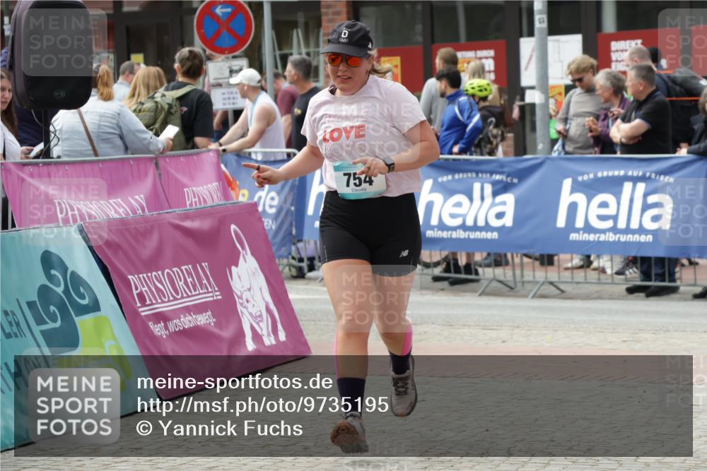 10.05.2026 - 8. Wedeler Halbmarathon Yannick Fuchs http://msf.ph/oto/9735195 10.05.2026 11:55:08 Ziel 754, 984 meine-sportfotos.de