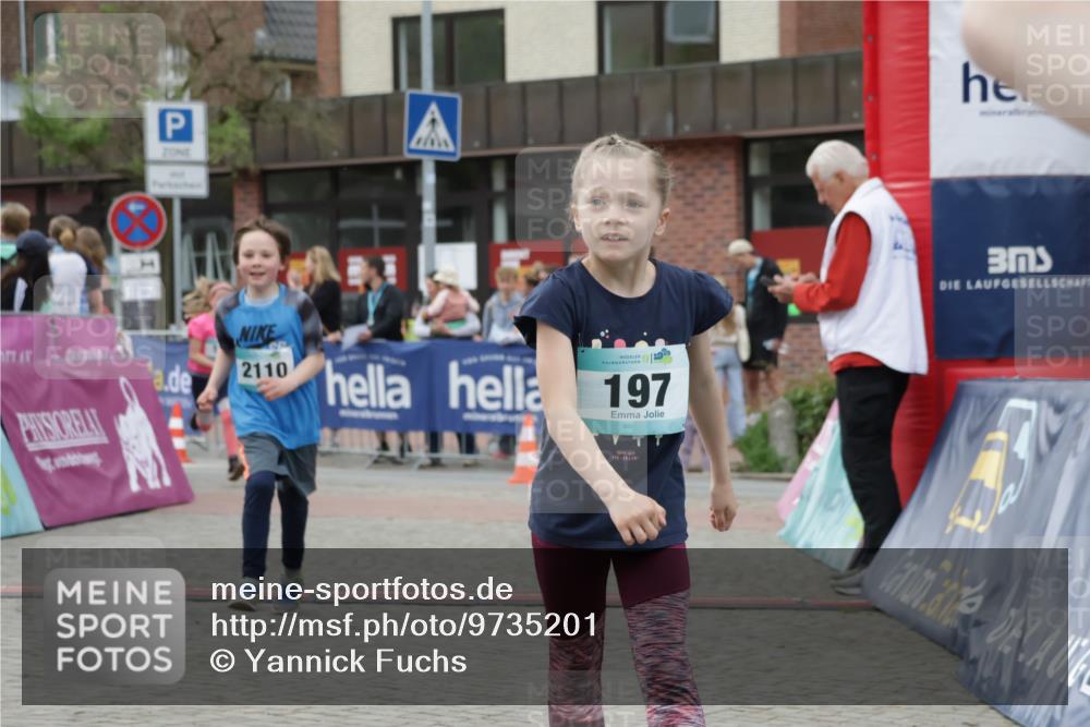 10.05.2026 - 8. Wedeler Halbmarathon Yannick Fuchs http://msf.ph/oto/9735201 10.05.2026 12:48:39 Ziel 148, 197, 519, 2054, 2063, 2066, 2110, 2150, 2170 meine-sportfotos.de