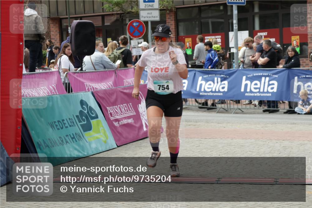 10.05.2026 - 8. Wedeler Halbmarathon Yannick Fuchs http://msf.ph/oto/9735204 10.05.2026 11:55:09 Ziel 754 meine-sportfotos.de