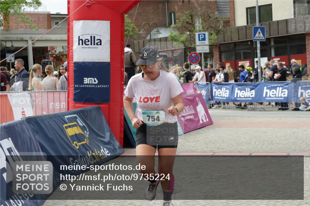 10.05.2026 - 8. Wedeler Halbmarathon Yannick Fuchs http://msf.ph/oto/9735224 10.05.2026 11:55:10 Ziel 754 meine-sportfotos.de