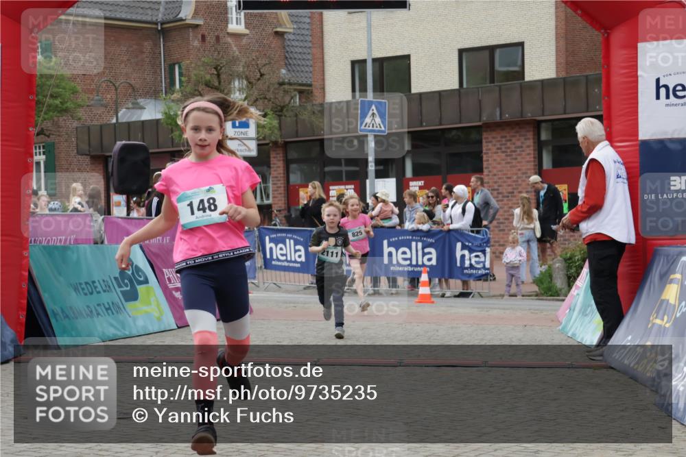 10.05.2026 - 8. Wedeler Halbmarathon Yannick Fuchs http://msf.ph/oto/9735235 10.05.2026 12:48:43 Ziel 148, 197, 825, 2110, 2111 meine-sportfotos.de