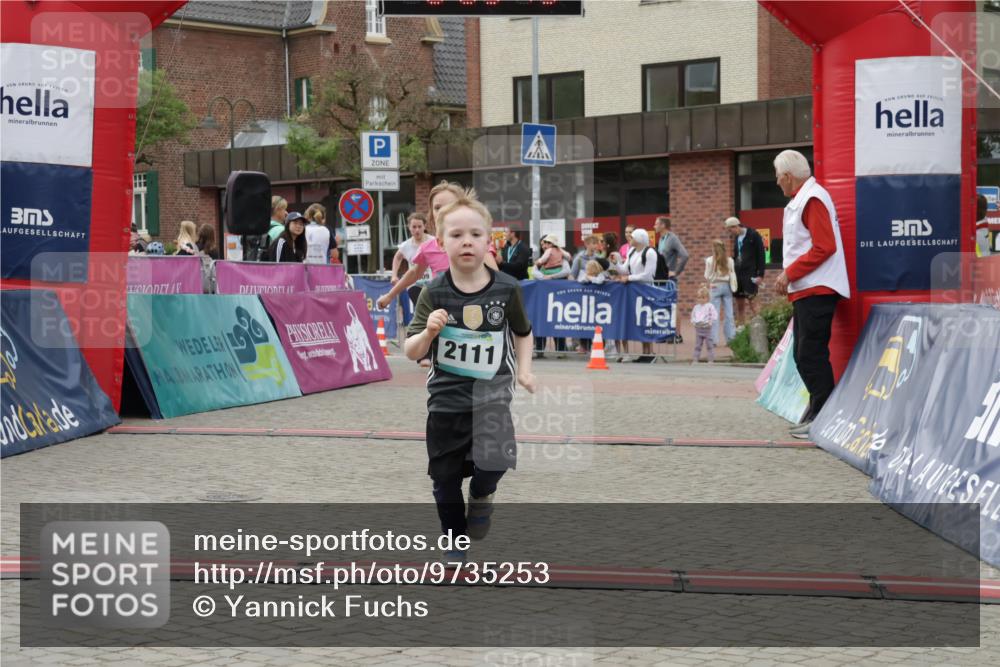 10.05.2026 - 8. Wedeler Halbmarathon Yannick Fuchs http://msf.ph/oto/9735253 10.05.2026 12:48:45 Ziel 148, 825, 909, 2110, 2111 meine-sportfotos.de