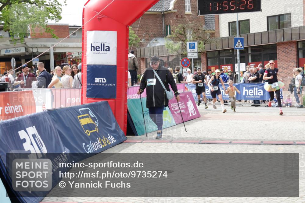 10.05.2026 - 8. Wedeler Halbmarathon Yannick Fuchs http://msf.ph/oto/9735274 10.05.2026 11:55:25 Ziel 25, 26, 603, 698, 767, 908 meine-sportfotos.de