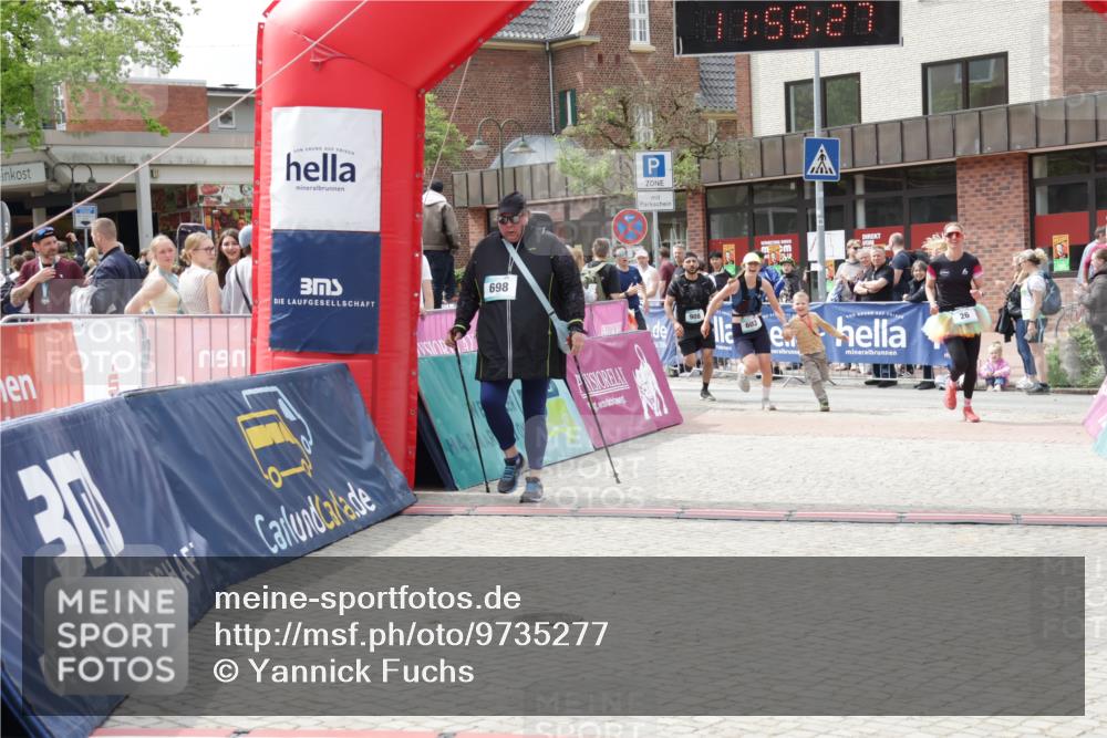10.05.2026 - 8. Wedeler Halbmarathon Yannick Fuchs http://msf.ph/oto/9735277 10.05.2026 11:55:25 Ziel 25, 26, 603, 698, 767, 908 meine-sportfotos.de