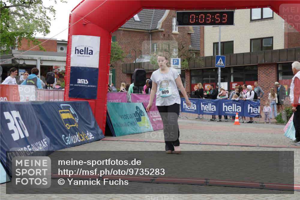 10.05.2026 - 8. Wedeler Halbmarathon Yannick Fuchs http://msf.ph/oto/9735283 10.05.2026 12:48:50 Ziel 825, 909, 2111 meine-sportfotos.de