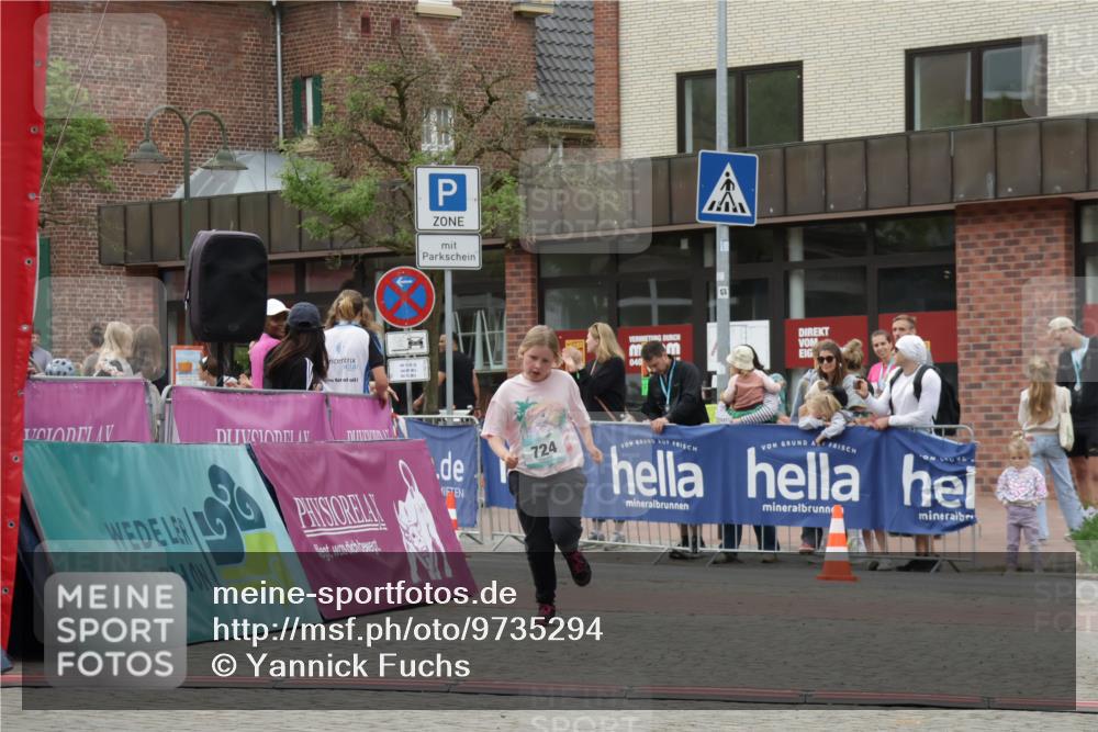 10.05.2026 - 8. Wedeler Halbmarathon Yannick Fuchs http://msf.ph/oto/9735294 10.05.2026 12:48:54 Ziel 724, 909 meine-sportfotos.de