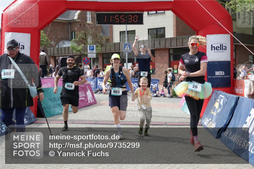 10.05.2026 - 8. Wedeler Halbmarathon Yannick Fuchs http://msf.ph/oto/9735299 10.05.2026 11:55:28 Ziel 25, 26, 603, 698, 767, 908 meine-sportfotos.de
