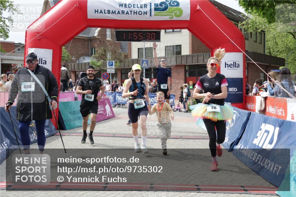 10.05.2026 - 8. Wedeler Halbmarathon Yannick Fuchs http://msf.ph/oto/9735302 10.05.2026 11:55:28 Ziel 25, 26, 603, 698, 767, 908 meine-sportfotos.de