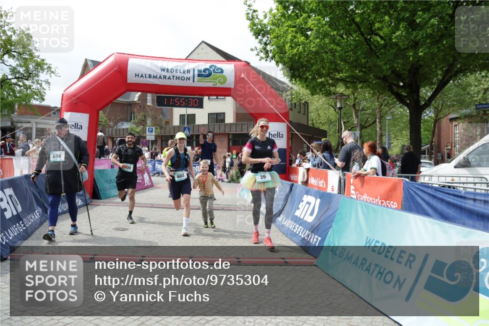 10.05.2026 - 8. Wedeler Halbmarathon Yannick Fuchs http://msf.ph/oto/9735304 10.05.2026 11:55:28 Ziel 25, 26, 603, 698, 767, 908 meine-sportfotos.de