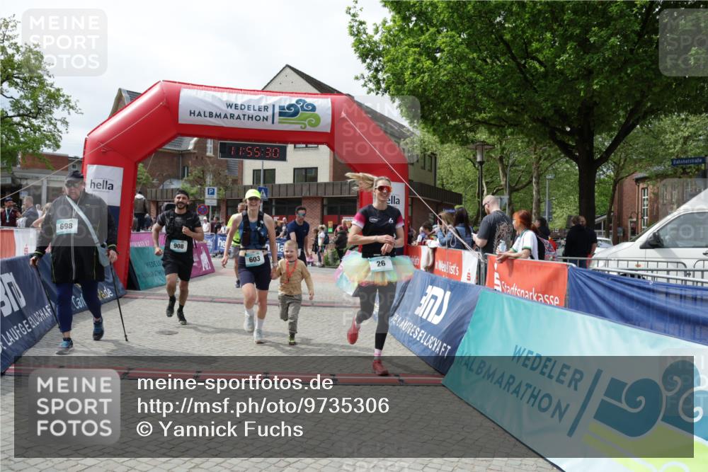 10.05.2026 - 8. Wedeler Halbmarathon Yannick Fuchs http://msf.ph/oto/9735306 10.05.2026 11:55:28 Ziel 25, 26, 603, 698, 767, 908 meine-sportfotos.de
