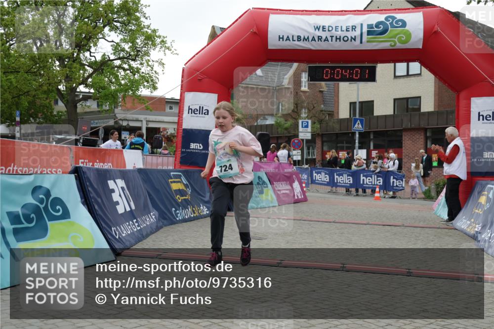 10.05.2026 - 8. Wedeler Halbmarathon Yannick Fuchs http://msf.ph/oto/9735316 10.05.2026 12:48:57 Ziel 724 meine-sportfotos.de