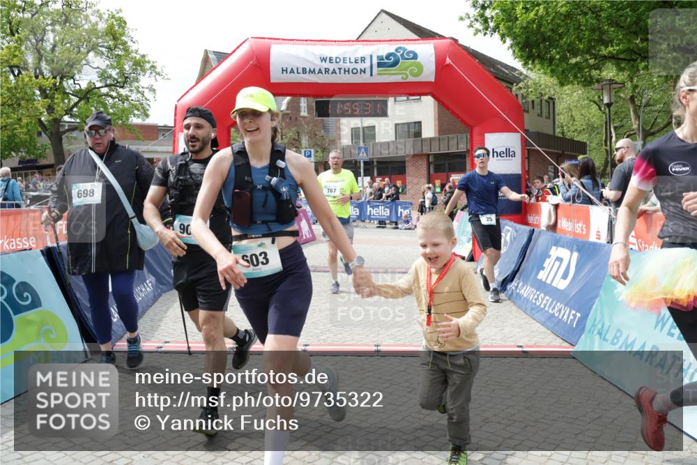 10.05.2026 - 8. Wedeler Halbmarathon Yannick Fuchs http://msf.ph/oto/9735322 10.05.2026 11:55:30 Ziel 25, 26, 603, 698, 767, 908, 987 meine-sportfotos.de
