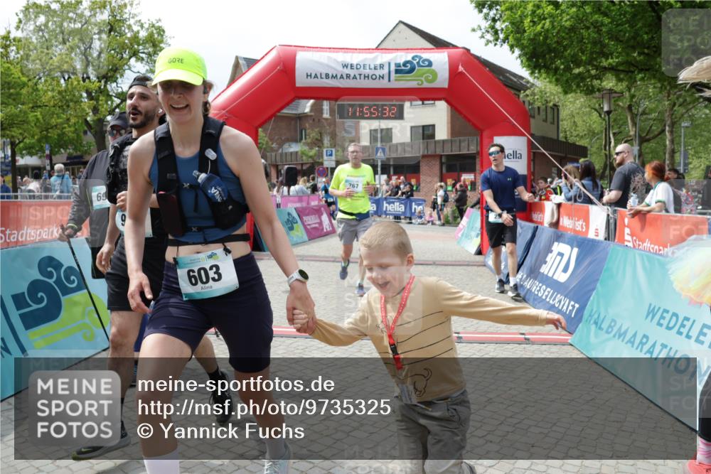 10.05.2026 - 8. Wedeler Halbmarathon Yannick Fuchs http://msf.ph/oto/9735325 10.05.2026 11:55:30 Ziel 25, 26, 603, 698, 767, 908, 987 meine-sportfotos.de