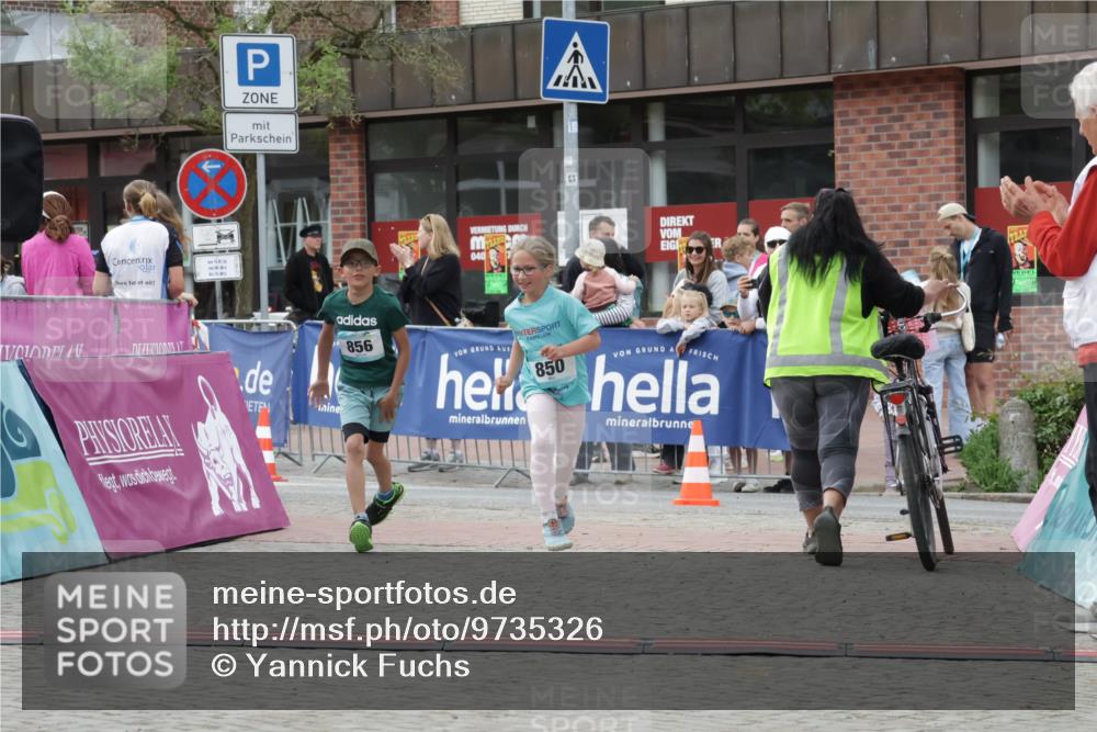 10.05.2026 - 8. Wedeler Halbmarathon Yannick Fuchs http://msf.ph/oto/9735326 10.05.2026 12:49:07 Ziel 850, 856 meine-sportfotos.de