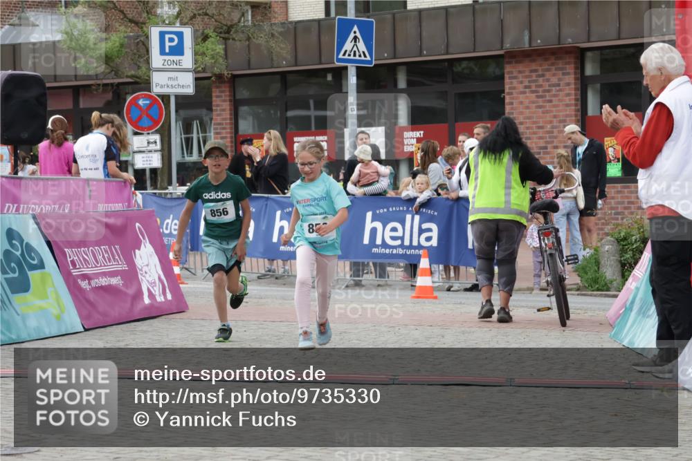 10.05.2026 - 8. Wedeler Halbmarathon Yannick Fuchs http://msf.ph/oto/9735330 10.05.2026 12:49:08 Ziel 850, 856 meine-sportfotos.de