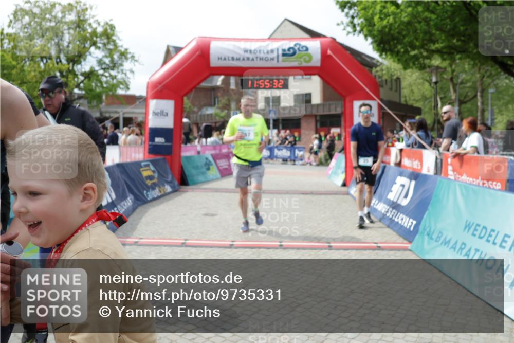 10.05.2026 - 8. Wedeler Halbmarathon Yannick Fuchs http://msf.ph/oto/9735331 10.05.2026 11:55:30 Ziel 25, 26, 603, 698, 767, 908, 987 meine-sportfotos.de