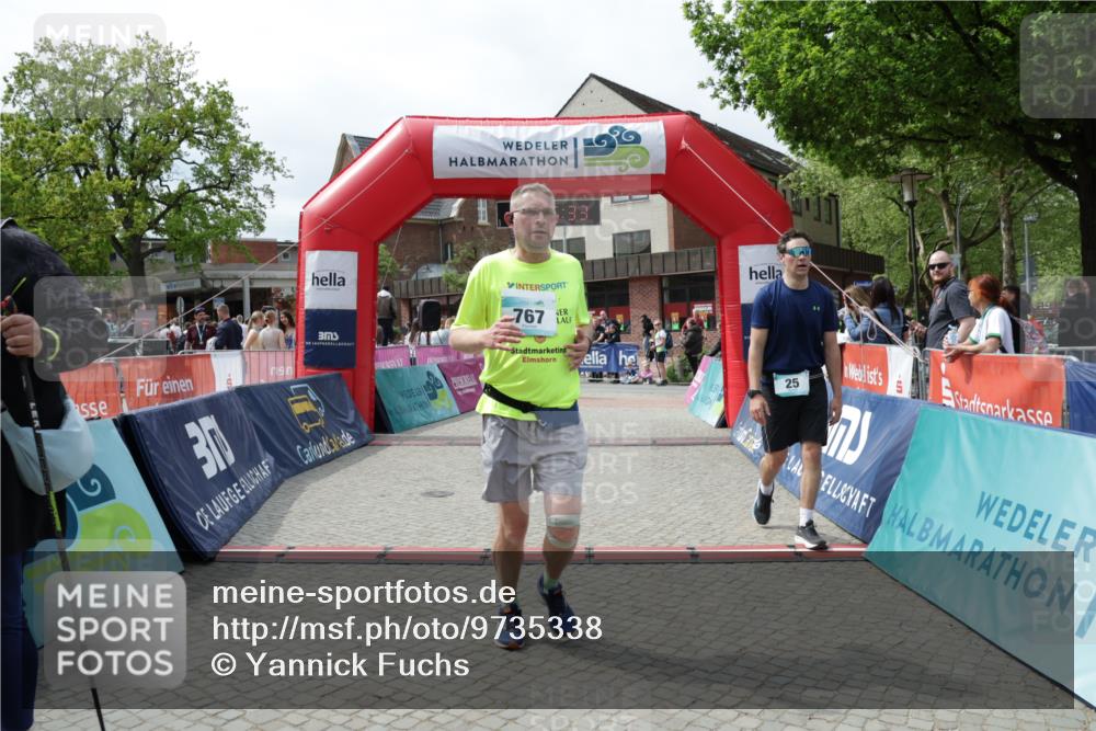 10.05.2026 - 8. Wedeler Halbmarathon Yannick Fuchs http://msf.ph/oto/9735338 10.05.2026 11:55:31 Ziel 25, 26, 603, 698, 767, 908, 987 meine-sportfotos.de