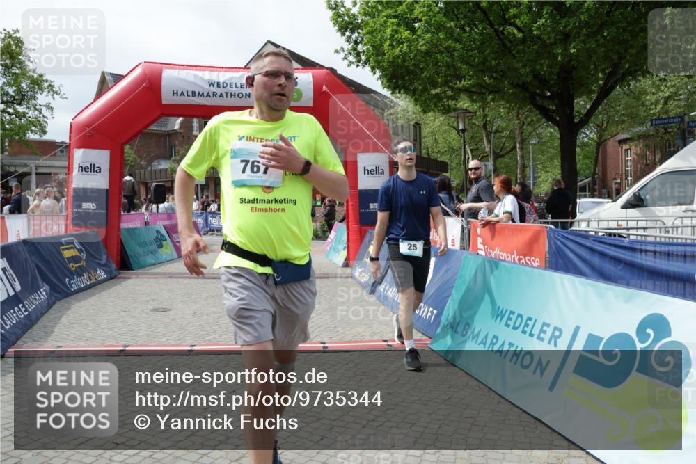 10.05.2026 - 8. Wedeler Halbmarathon Yannick Fuchs http://msf.ph/oto/9735344 10.05.2026 11:55:32 Ziel 25, 26, 603, 767, 908, 987 meine-sportfotos.de
