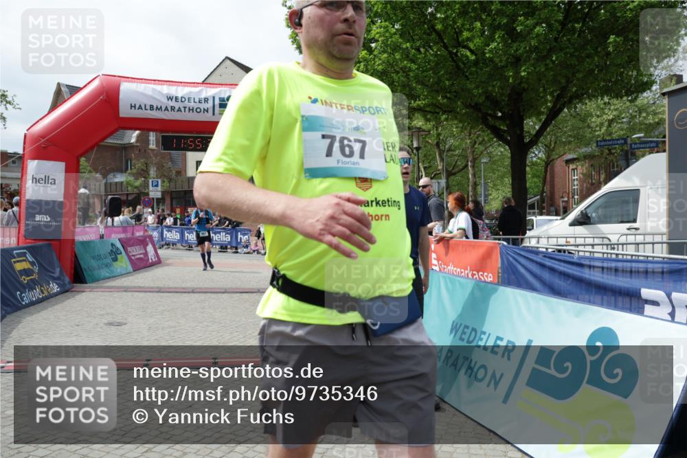 10.05.2026 - 8. Wedeler Halbmarathon Yannick Fuchs http://msf.ph/oto/9735346 10.05.2026 11:55:32 Ziel 25, 26, 603, 767, 908, 987 meine-sportfotos.de