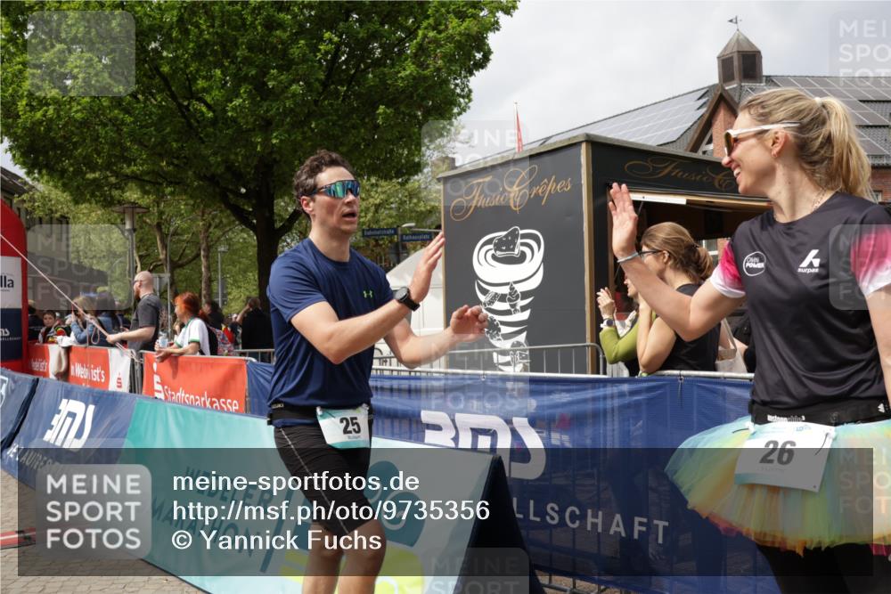 10.05.2026 - 8. Wedeler Halbmarathon Yannick Fuchs http://msf.ph/oto/9735356 10.05.2026 11:55:33 Ziel 25, 26, 603, 767, 908, 987 meine-sportfotos.de
