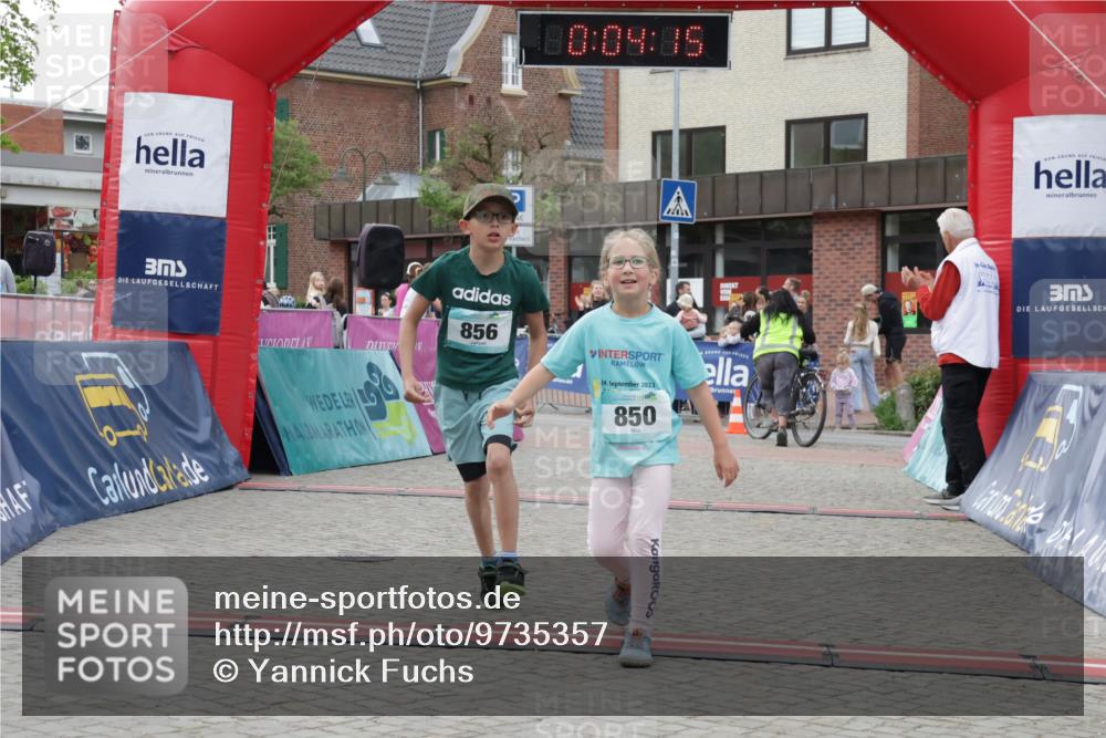 10.05.2026 - 8. Wedeler Halbmarathon Yannick Fuchs http://msf.ph/oto/9735357 10.05.2026 12:49:11 Ziel 850, 856 meine-sportfotos.de