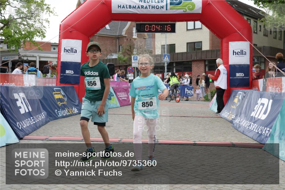 10.05.2026 - 8. Wedeler Halbmarathon Yannick Fuchs http://msf.ph/oto/9735360 10.05.2026 12:49:12 Ziel 850, 856 meine-sportfotos.de