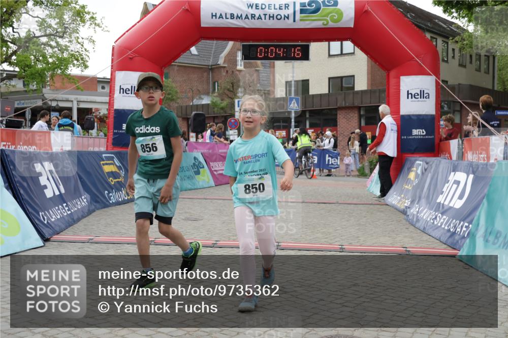 10.05.2026 - 8. Wedeler Halbmarathon Yannick Fuchs http://msf.ph/oto/9735362 10.05.2026 12:49:12 Ziel 850, 856 meine-sportfotos.de