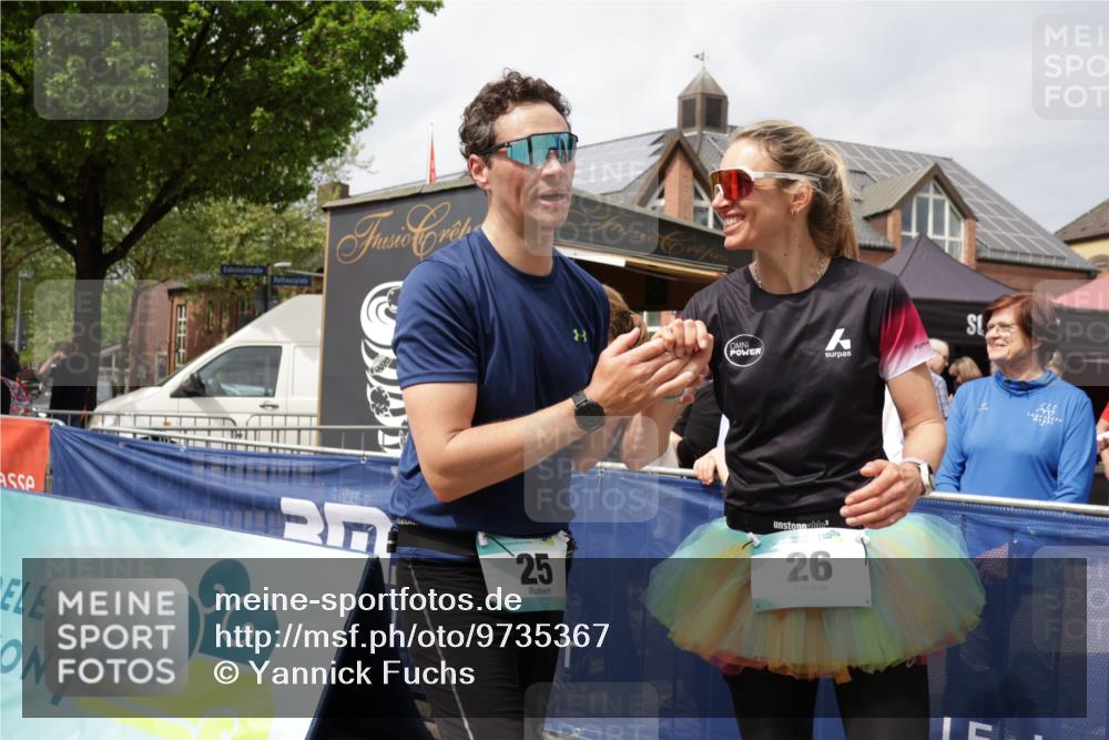 10.05.2026 - 8. Wedeler Halbmarathon Yannick Fuchs http://msf.ph/oto/9735367 10.05.2026 11:55:34 Ziel 25, 767, 987 meine-sportfotos.de