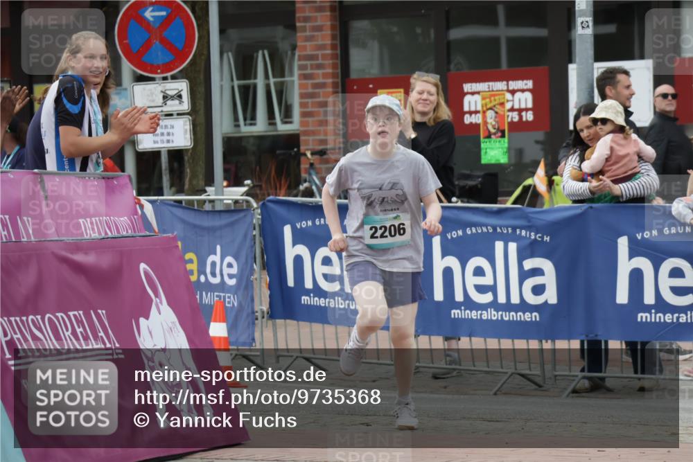 10.05.2026 - 8. Wedeler Halbmarathon Yannick Fuchs http://msf.ph/oto/9735368 10.05.2026 12:49:28 Ziel 2206 meine-sportfotos.de